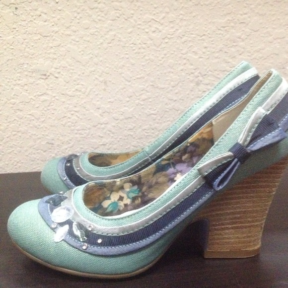 Bobbie blu size 6