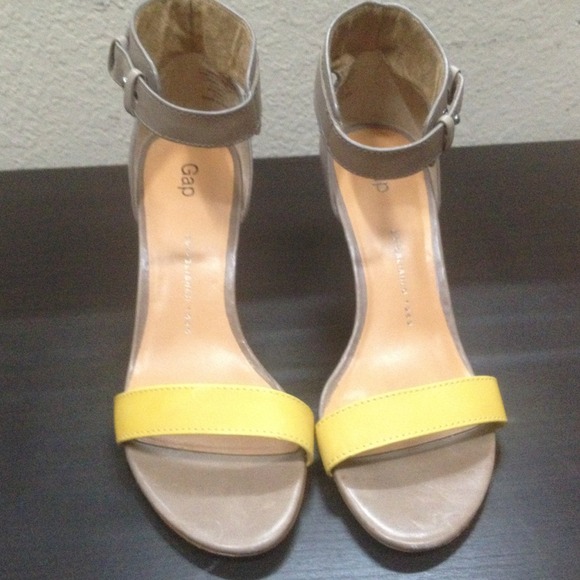 Gap sandals like new