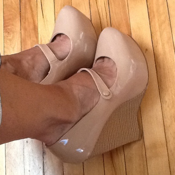 Shoedazzle Shoes - Nude stellar wedges! CiCi wedges worn once.