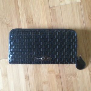 Elliott Lucca Wallet