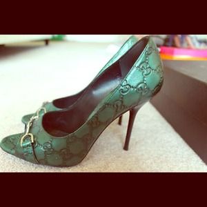 Gucci PeepToe Pumps!