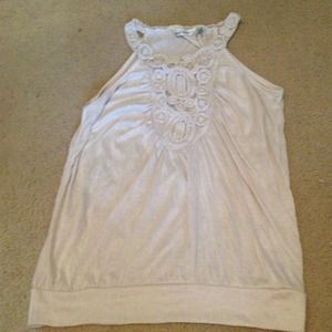 **Flowy shirt with patterned neckline**