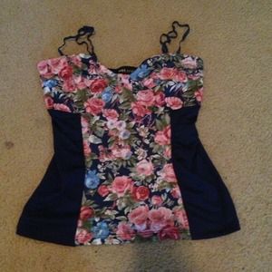 Adorable Floral Crop top!!