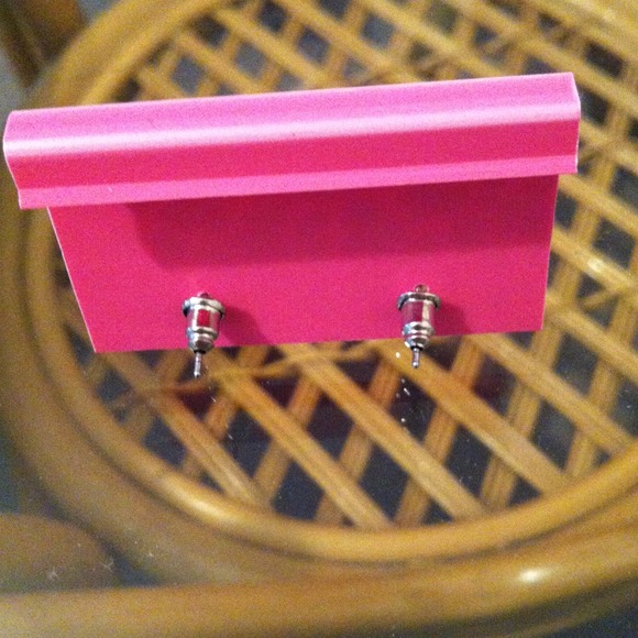 Sealed with a kiss by BJ pearl earrings - Picture 3 of 4