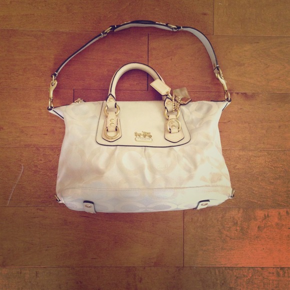 💯 Authentic coach satchel $115pp