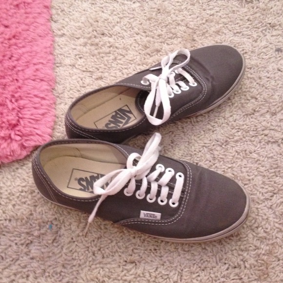 Gray vans - Picture 2 of 4
