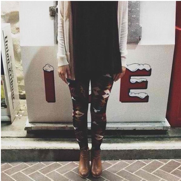 😍SOLD😍 Tribal Print Fashion Leggings