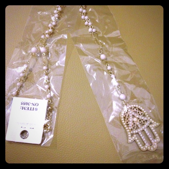Jewelry - Hamsa rosary necklace white and gold