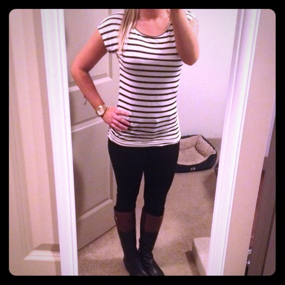 🚫SOLD🚫Black and white striped shirt