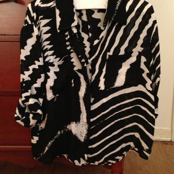 Chelsea Flower print blouse size medium