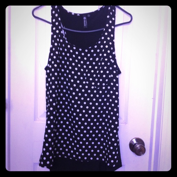 💥Sale💥💚Black & white polka dot tank💚