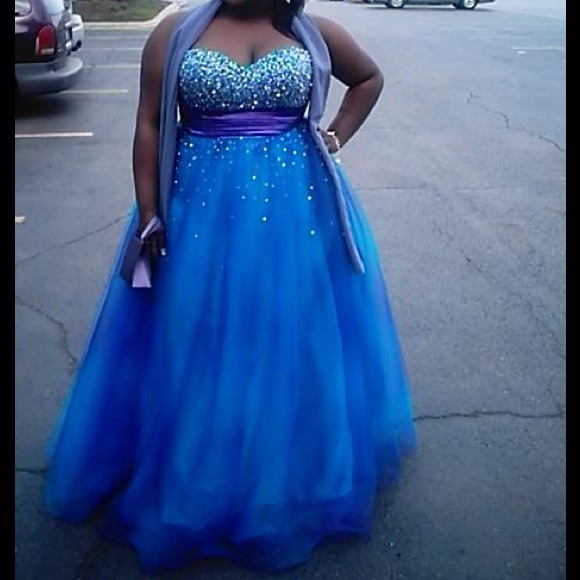 Evening ball gown - Picture 1 of 1