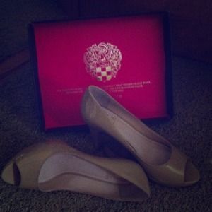 Vince Camuto Nude Peep Toe 7.5
