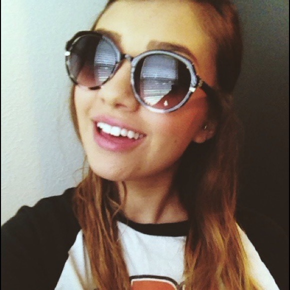 Black circular sunnies!