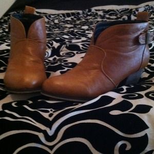 Chelsea Crew booties in cognac. Never been worn