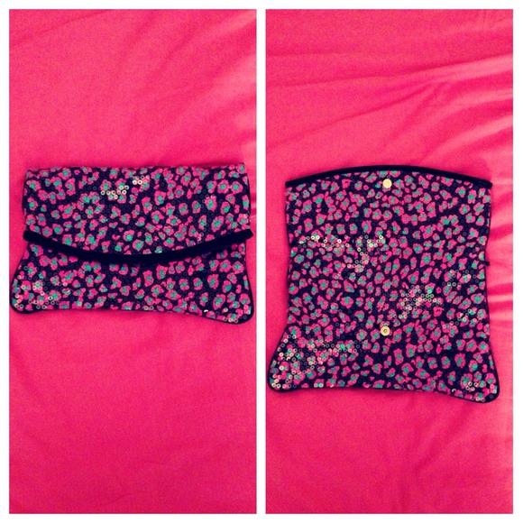 Sequin leopard clutch