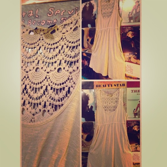 >>>TRADED<<<Cream colored short dress lace on back