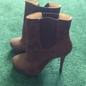 Chocolate brown booties in size 7 nwob