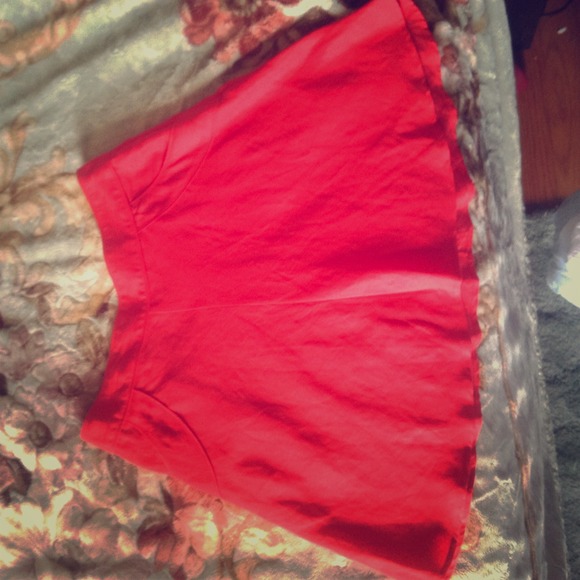 Red linen mini skirt. Never worn !