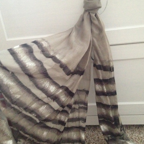 Simply Vera, Vera wang scarf - Picture 3 of 3