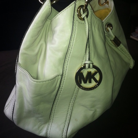 White vanilla Michael Kors shoulder purse - Picture 3 of 4