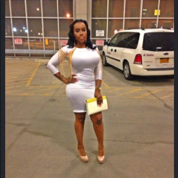 💛💛ALL WHITE DRESS WITH BODY CHAIN🎀💜💜💜