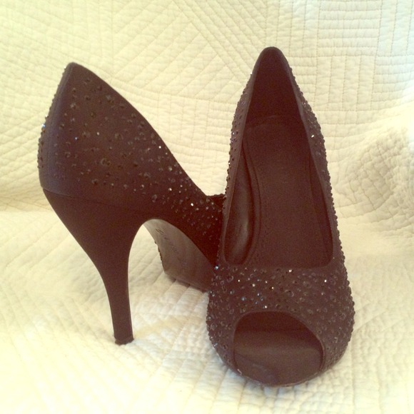 Black Gianni Bini sparkled pumps