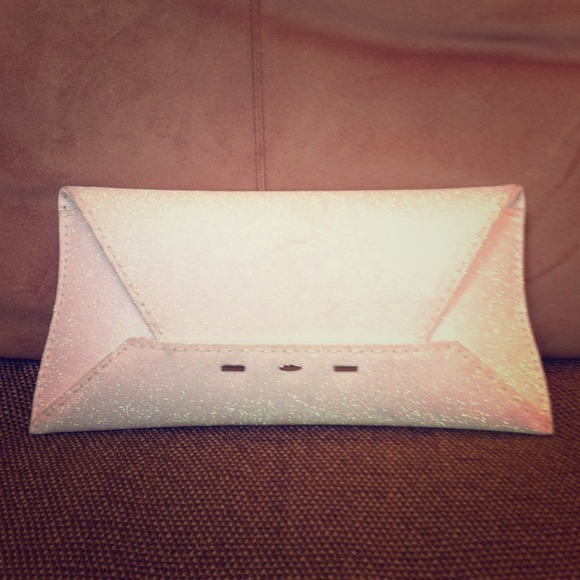 20% off ! Authentic VBH Luxury Manila 38g clutch - Picture 1 of 4