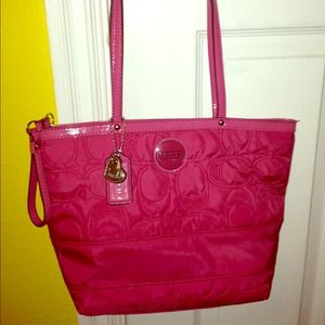 🚫SOLD🚫Coach Signature Striped Nylon  bag Pink