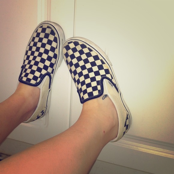 Vintage style Vans slip on checkered sneaks!
