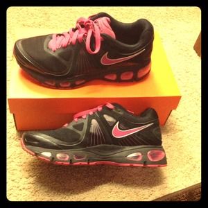 Nike Airmax tennis shoes