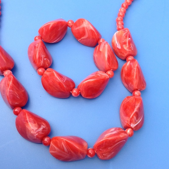 Bracelet and necklace set