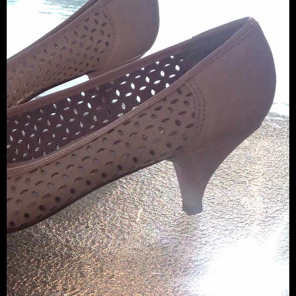 🌸Vintage Blush Kitten Heels - Picture 3 of 4