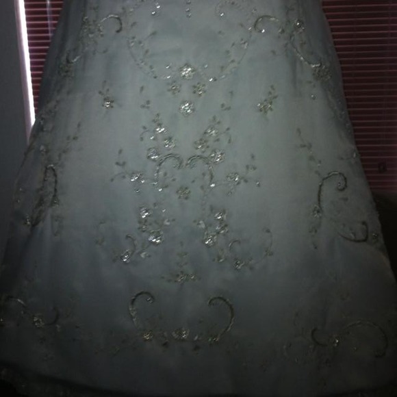 Wedding dress - Picture 3 of 4