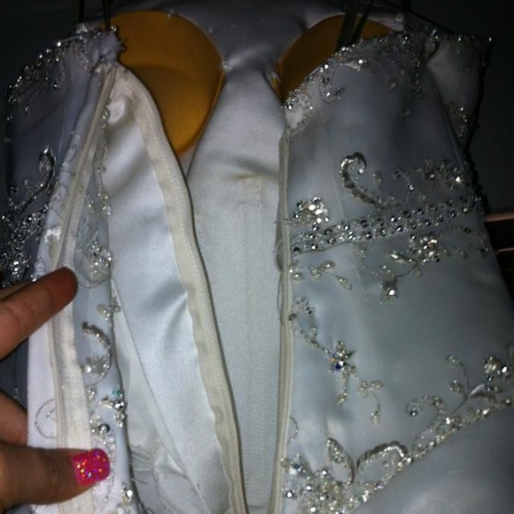 Wedding dress - Picture 4 of 4