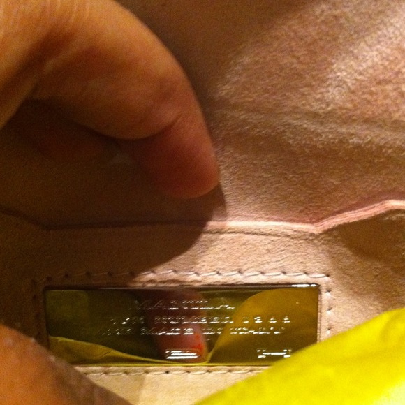 20% Authentic Vbh luxury Manila 38 p with handles. - Picture 3 of 4