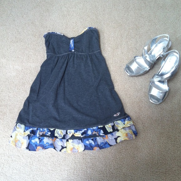 ❌Consignment❌Hollister strapless tunic.