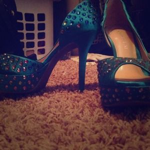 Brad new never worn Gianni Bini peep toe heels