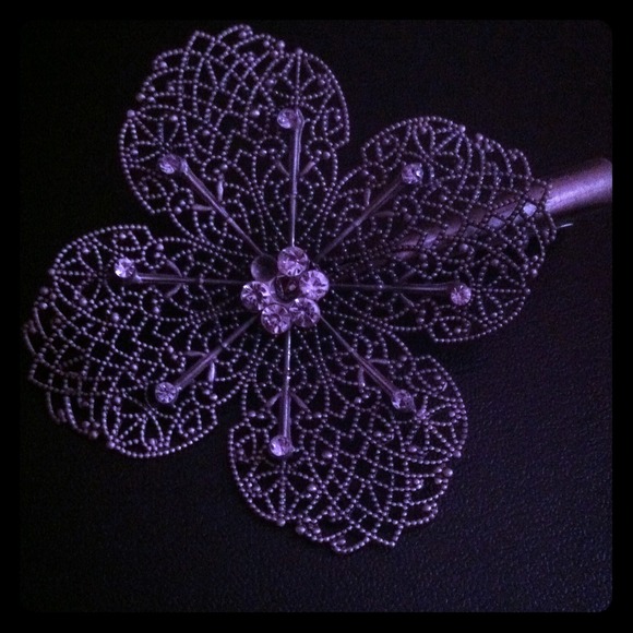 Flower hair clip.