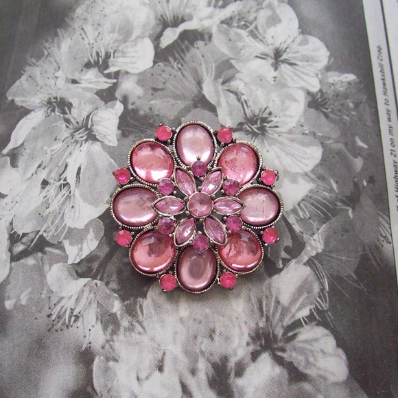 Gorgeous Pink cabochon brooch or necklace!!!! - Picture 2 of 4
