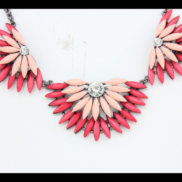 Pink and peach fan necklace - Picture 2 of 3