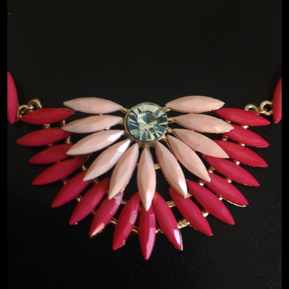 Pink and peach fan necklace - Picture 3 of 3