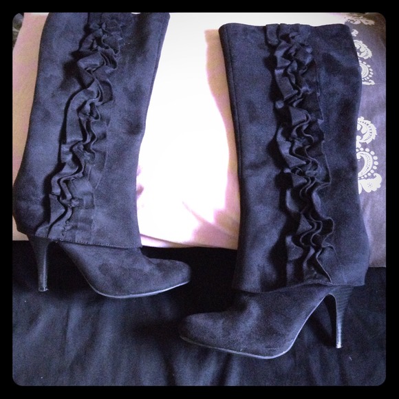 Fergalicious black boots! Free gift new price!