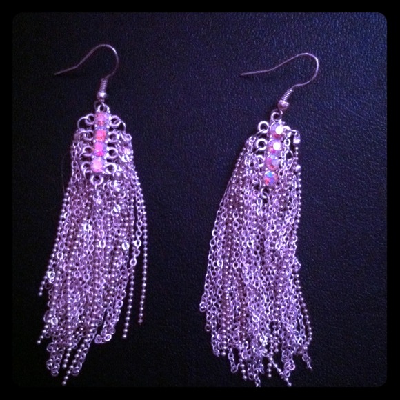 Cute dangly earrings.