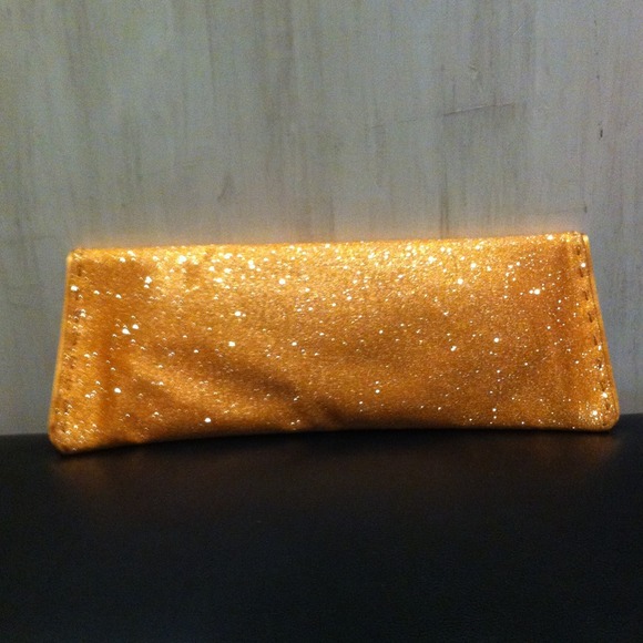 20% off Authentic VBH luxury passé part out clutch - Picture 2 of 4