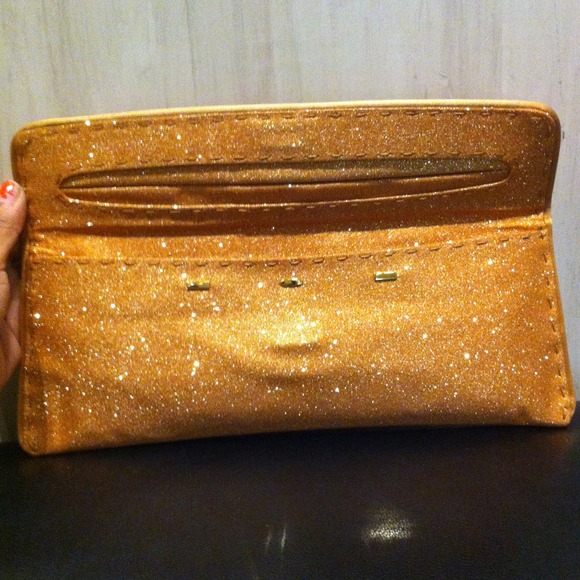 20% off Authentic VBH luxury passé part out clutch - Picture 3 of 4