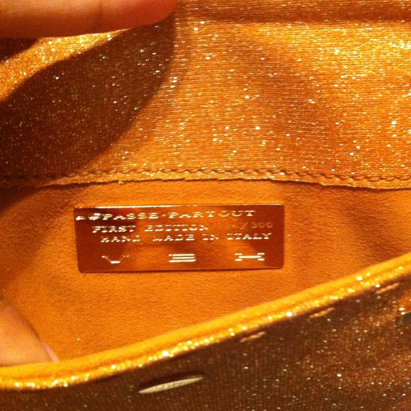 20% off Authentic VBH luxury passé part out clutch - Picture 4 of 4