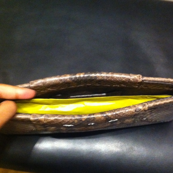 20% off today! Authentic VBH luxury Venus clutch - Picture 3 of 4