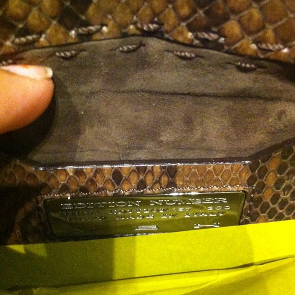 20% off today! Authentic VBH luxury Venus clutch - Picture 4 of 4