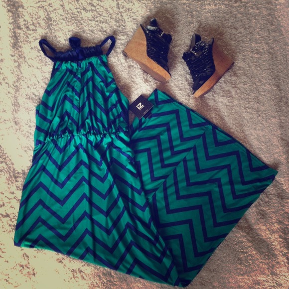 ❌❌SOLD❌❌NWT!! Chevron Maxi Dress